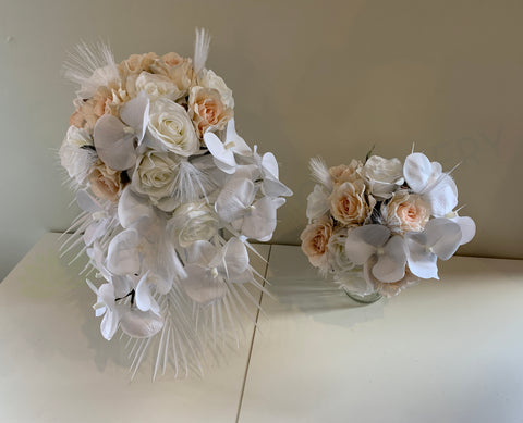 Teardrop Bouquet - White & Apricot - Aferdita N | ARTISTIC GREENERY
