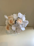 Bridesmaid's bouqeut - Teardrop Bouquet - White & Apricot - Aferdita N | ARTISTIC GREENERY