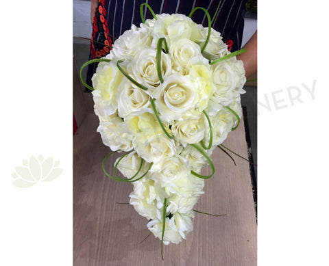 Teardrop Bouquet - White - Larura D